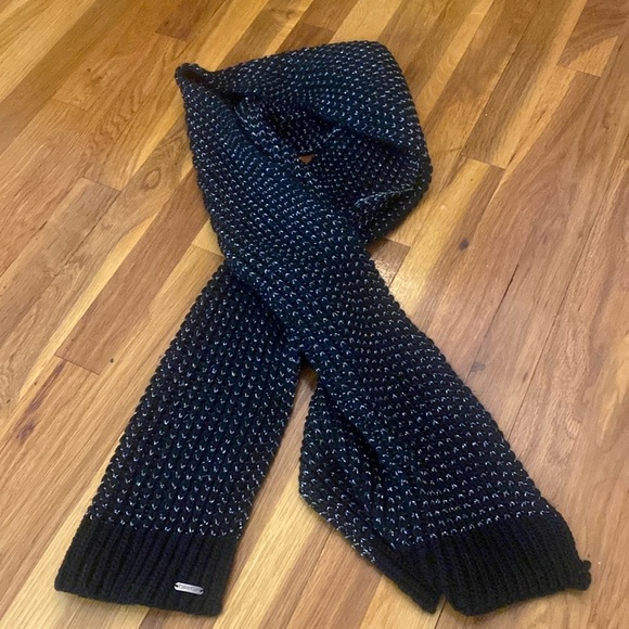 Calvin Klein Women’s Black and Silver Knit Scarf OS - Picture 1 of 7